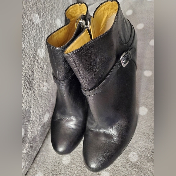 Nine West - Size 8.5, leather, heeled, zip up ankle boots. - Picture 5 of 16